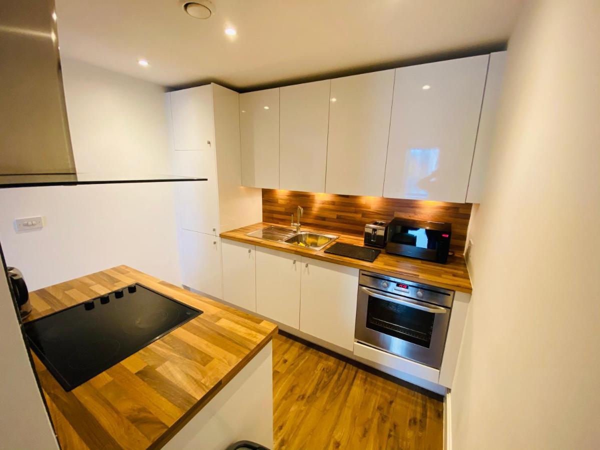 Stewart St James Walk Apartment เชลเทนแฮม ภายนอก รูปภาพ
